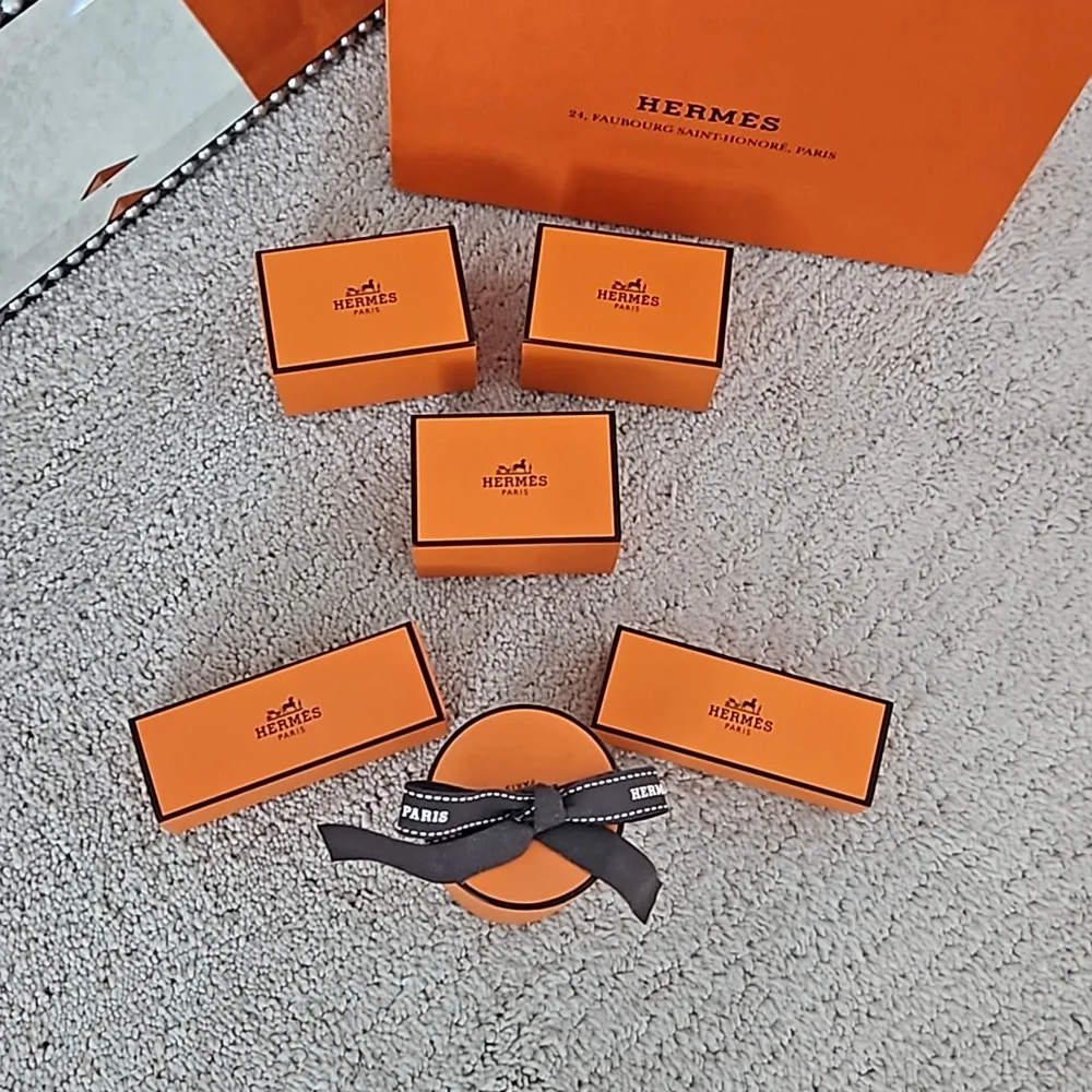 Hermes Bundle - Picture 2 of 2